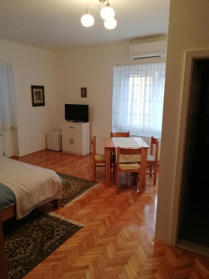 Bed and Breakfast Sobe Sabec à Postojna Extérieur photo
