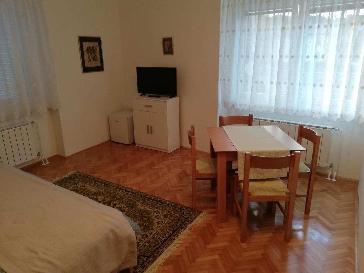 Bed and Breakfast Sobe Sabec à Postojna Extérieur photo